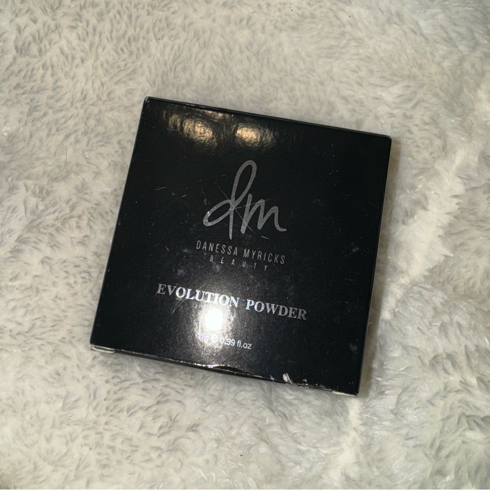 Danessa Myricks loose powder